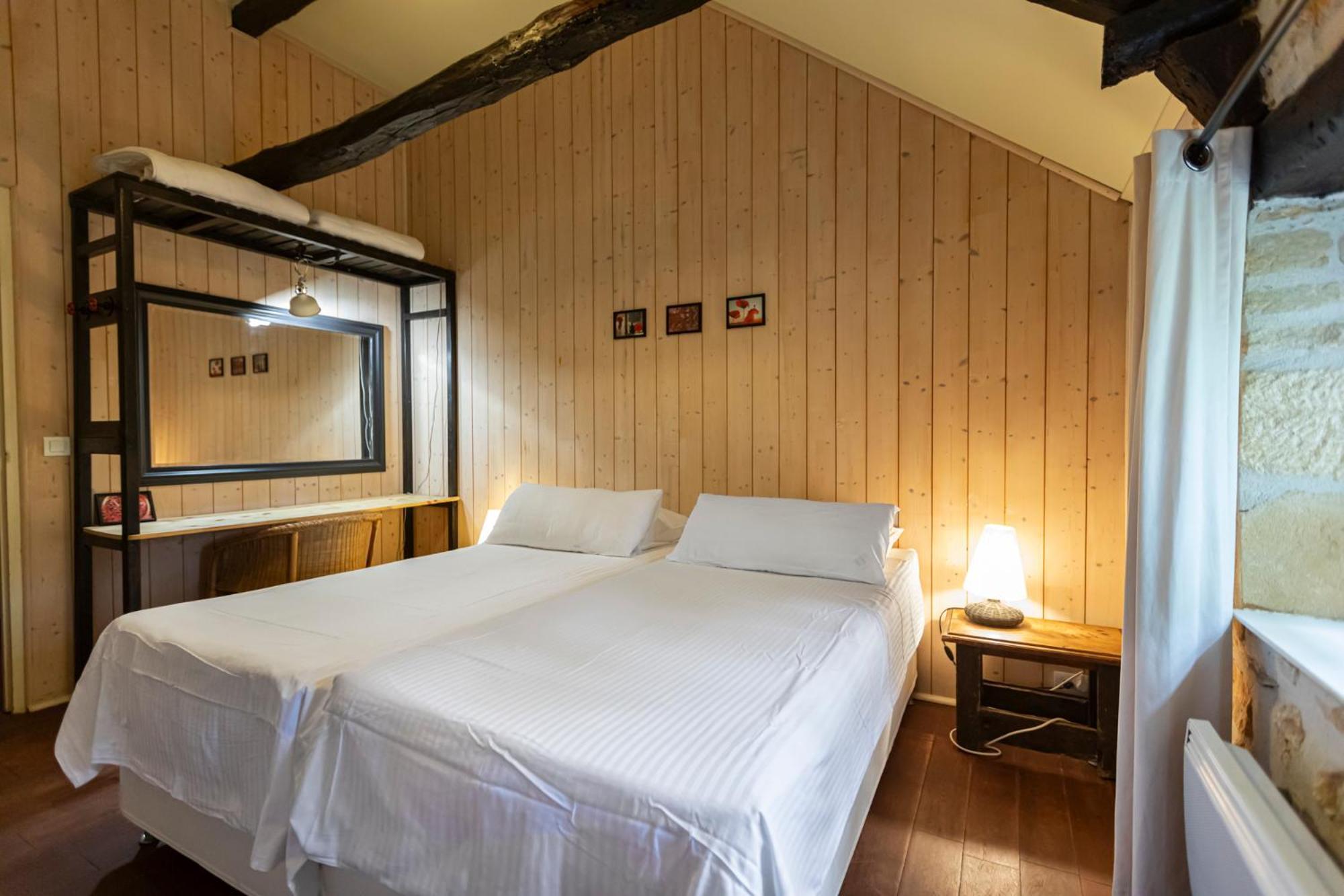 Les Bernardies Simeyrols Room photo
